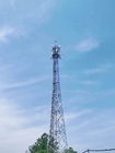 Клетка телекоммуникаций 4 шагающая Q345B возвышается гальванизированная стальная башня связи