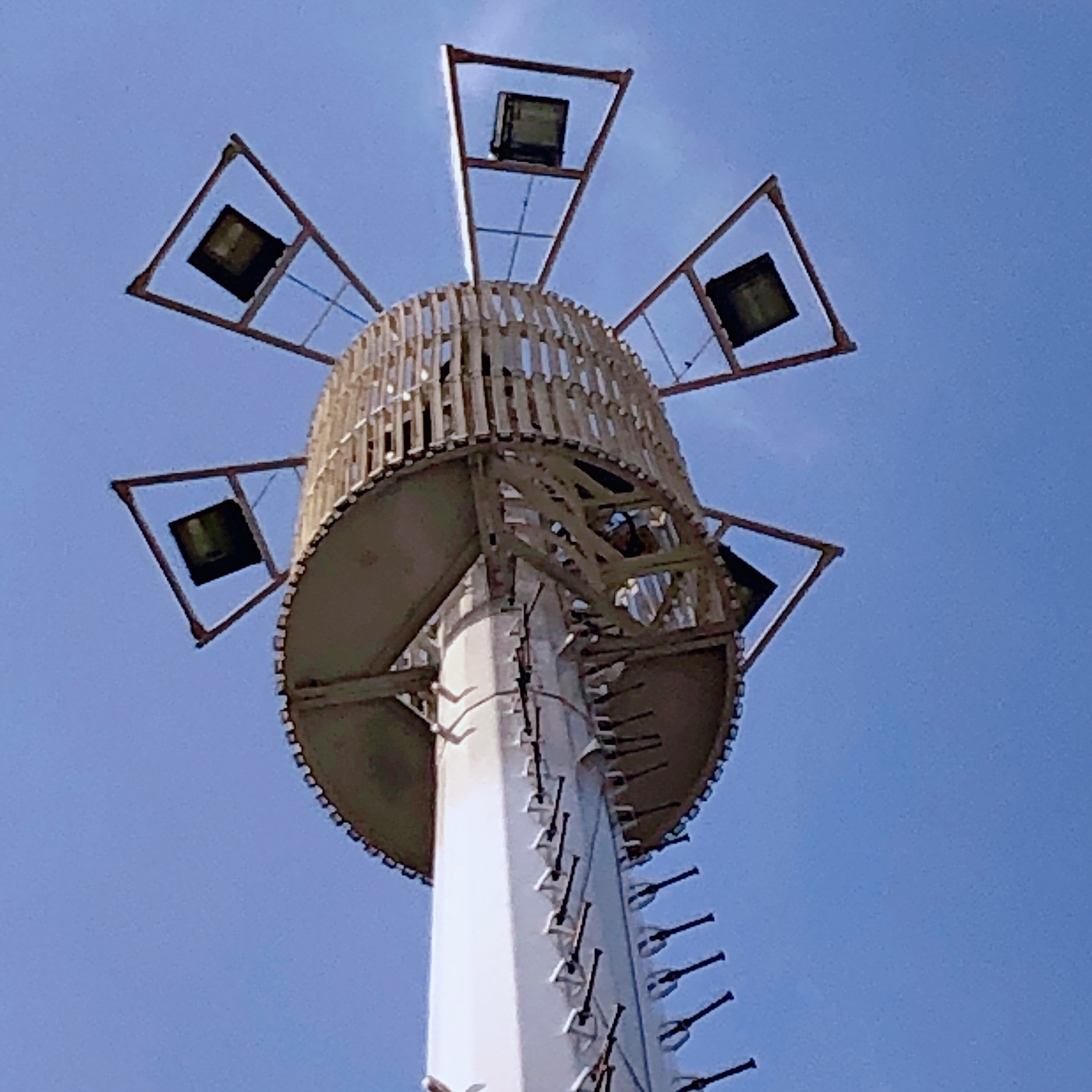 Коррозионностойкая гальванизированная мобильная башня сотового телефона